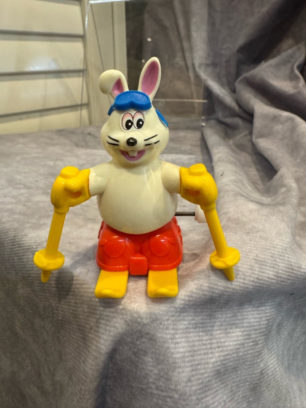 Tomy funny White Bunny‎ Skier Kids Toy 1981 - Wind-Up Action Figure works